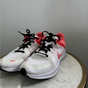 Nike Kids Sneakers in White and Pink